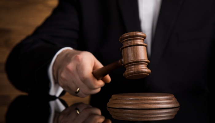 开车小心坐牢撞死人要坐牢吗_开车撞死人坐牢后是否还有赔钱_